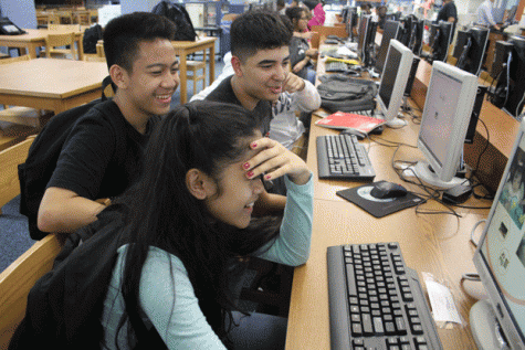  Freshmen Danny Elizondo, Nicholas Douangchanh and Sydney Ramos study as a group for their english class.