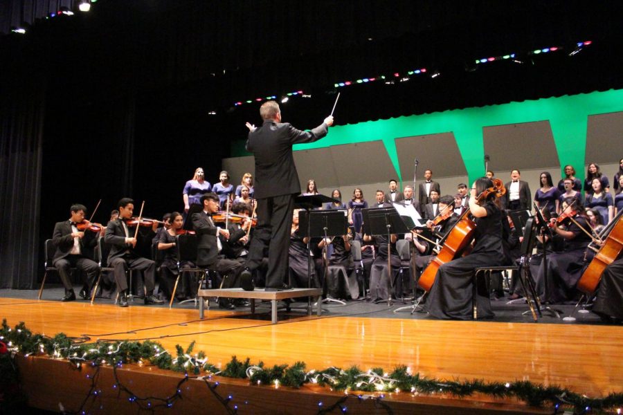 Varsity Chamber Orchestra plays "Holiday Favorites" with Varsity Choir during choir's winter concert. 