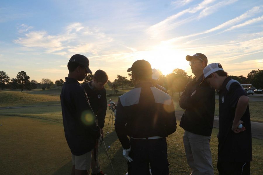 The men’s golf team renewed their team with newcomer participants as well as juniors that remained, the team focused on skill and knowledge teaching the new members.