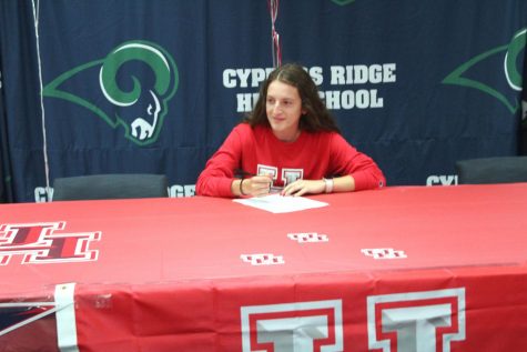 Rachel Garant signs to University of Houston while surrounded by her teammates,friends, and family that showed their support.