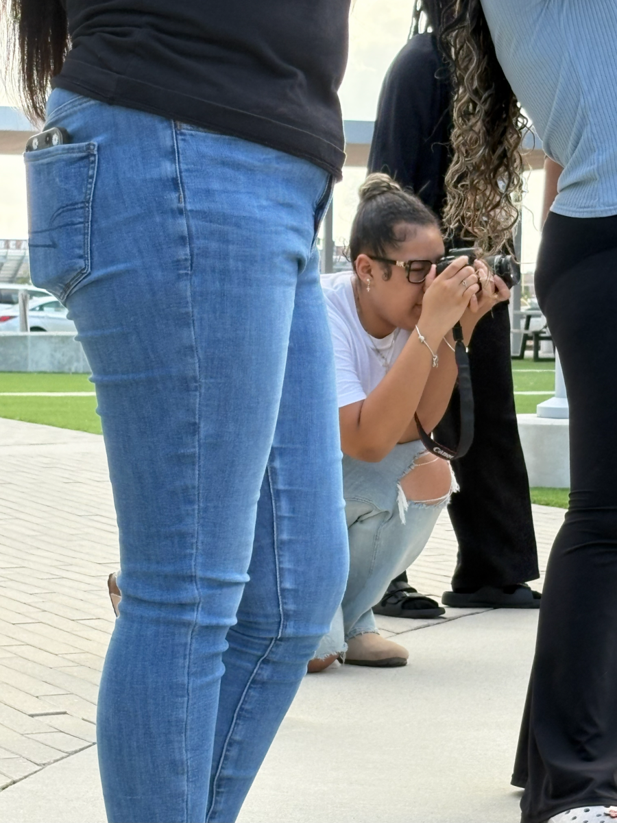 Our HSJN students went on a field trip to the Mark Henry Administration building for a journalism workshop where they practiced photography and news writing skills. 