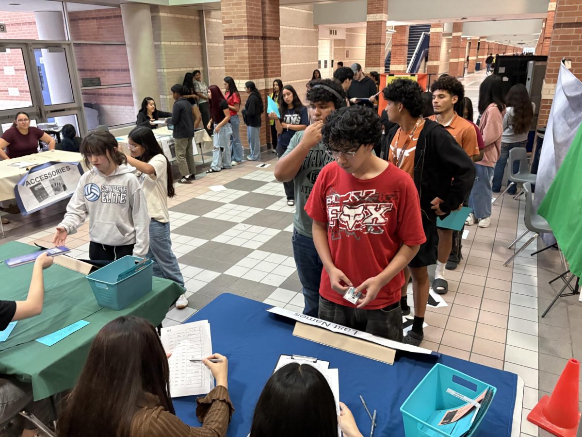 Students split into pick up lines based on their last name or type of order. 